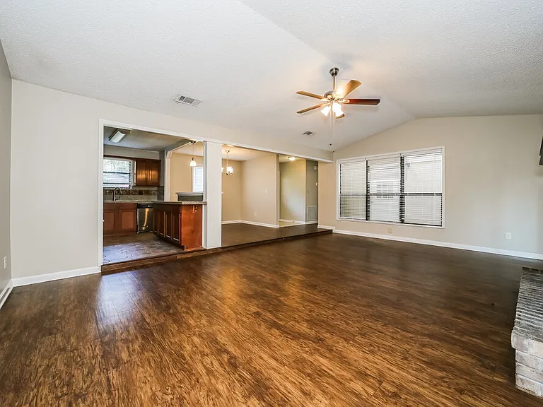 3167 Laurel Grv S — Photo 5