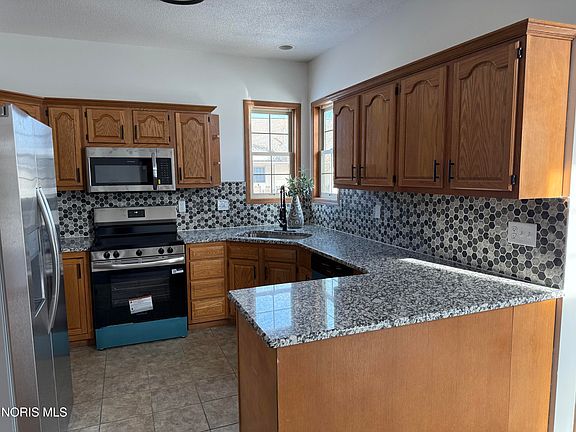 3rd image of 1302 Wedgewood Dr