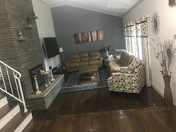 large Fam Room high ceiling 