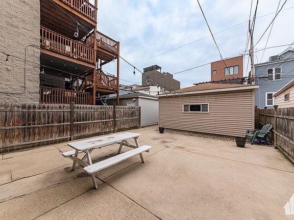 3rd image of 1471 W Erie St #3