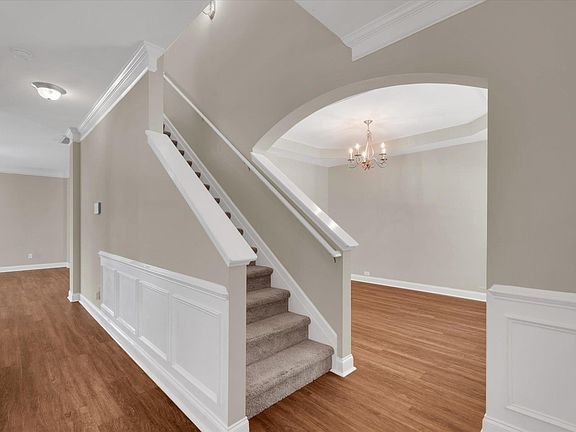 3rd image of 123 Carruth St