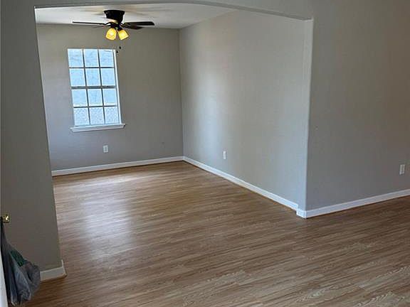 3rd image of 5501 Gardenia St