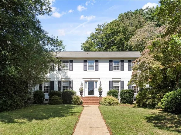 901 Fairgreen Rd, Greensboro, NC 27410