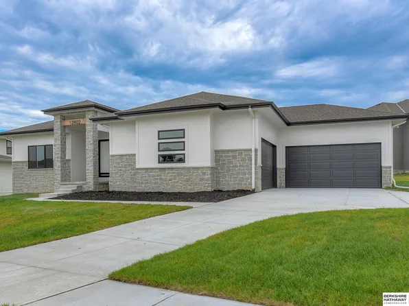 12802 Cooper St, Omaha, NE 68138