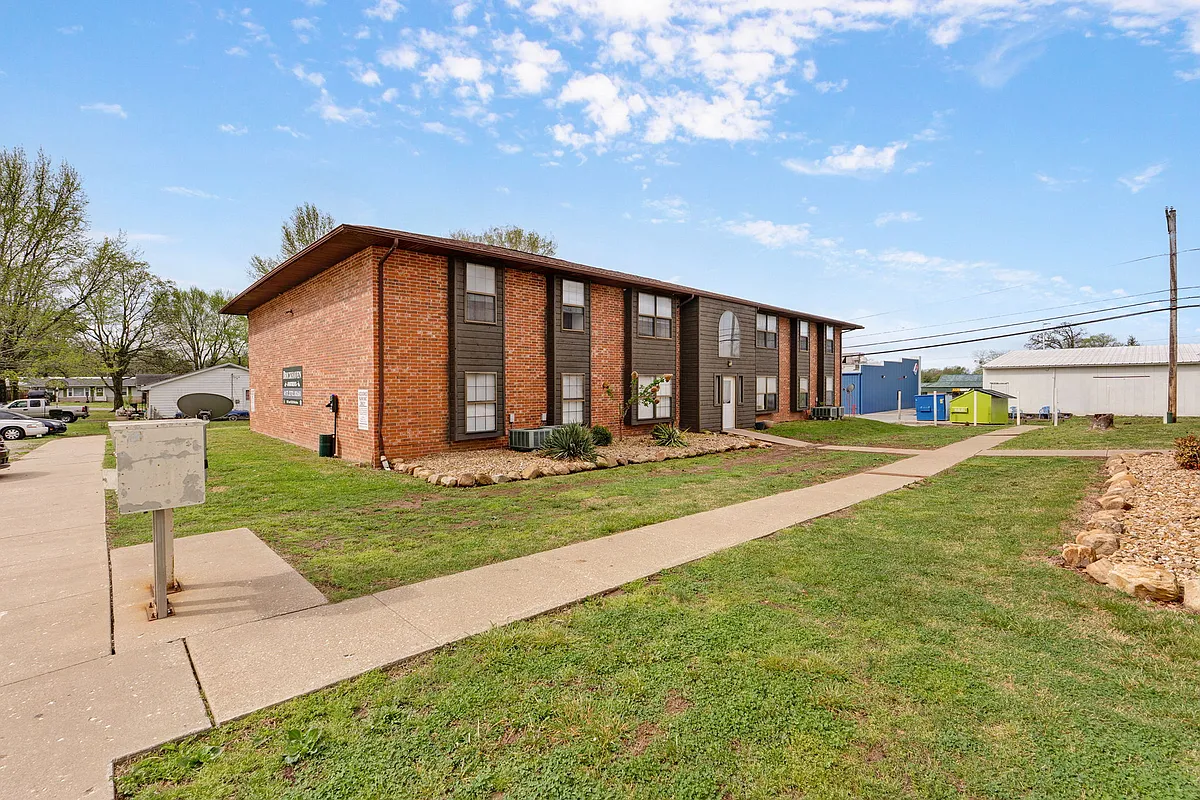Building Photo - 1221 S Park Ave #5