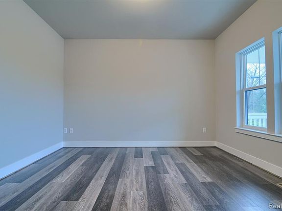 4th image of 1103 Pleasure St