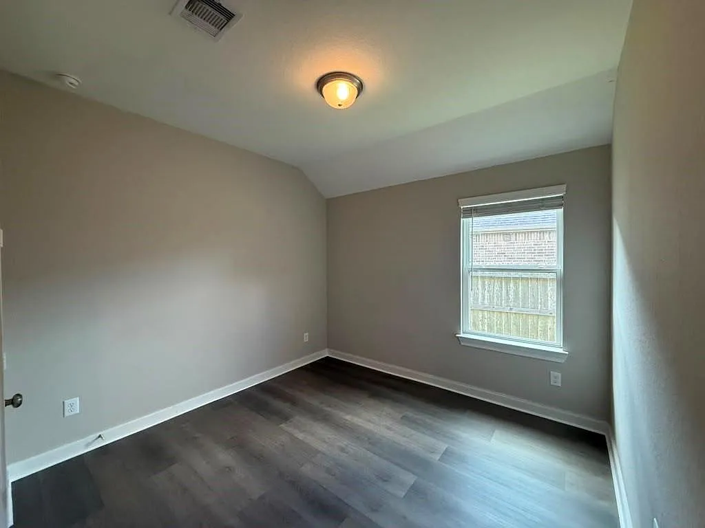 4 bed, 3.0 bath, 2032 sqft, $2,600 — Photo 4