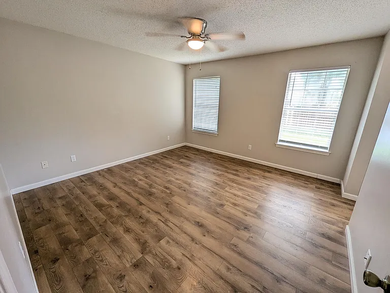 1625 Campbell Dr N — Photo 15