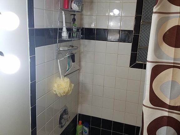 4th image of 1127 E Walworth St APT 2