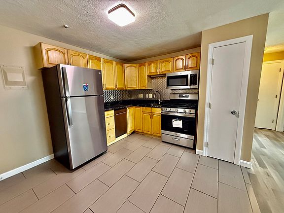 2nd image of 5 Kenmar Dr Unit 7