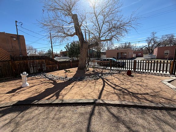 4th image of 2307-2309-2311 New York Ave SW #2307-A