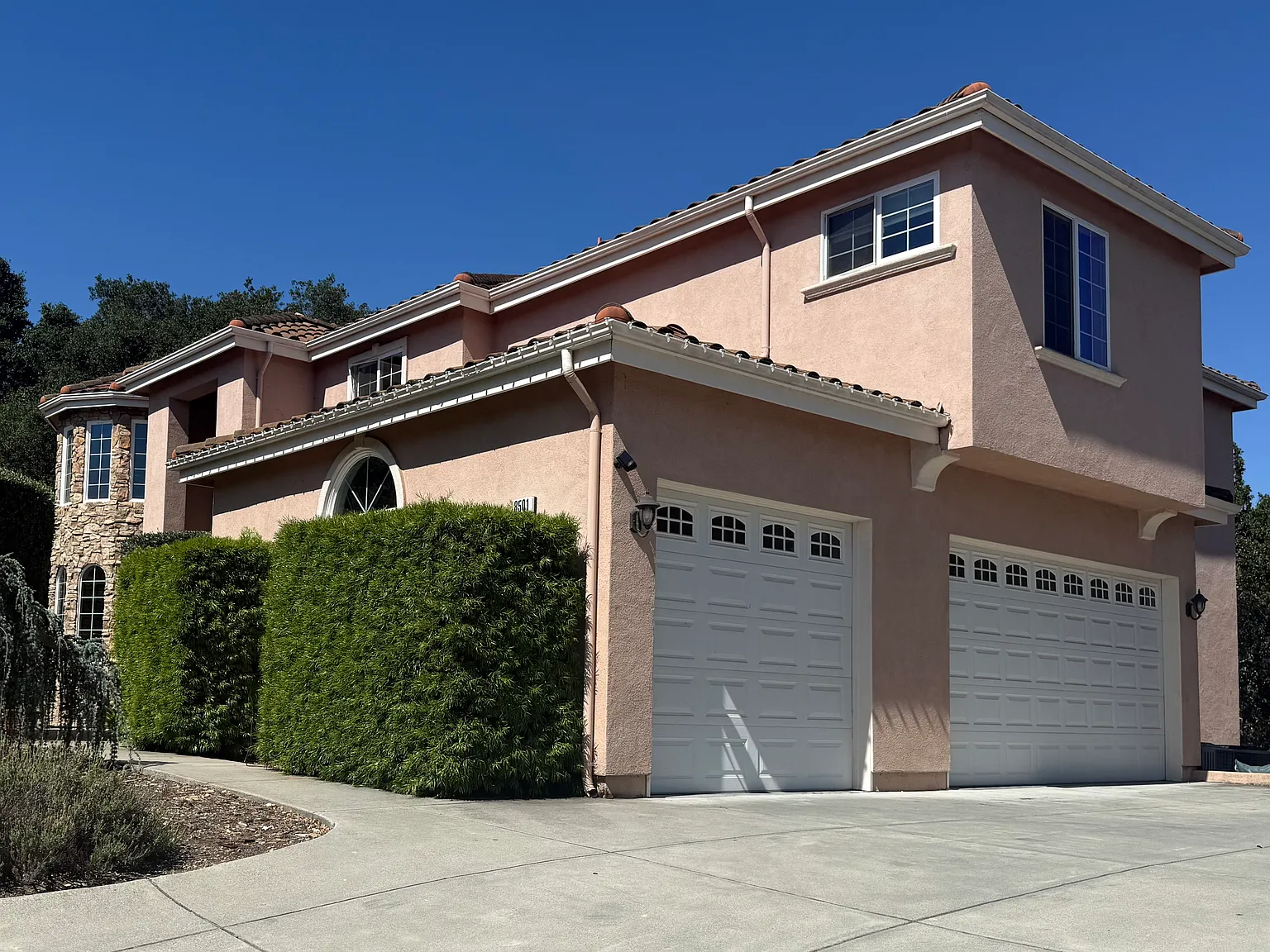 4 bed, 3.5 bath, 3516 sqft, $5,495 — Photo 2
