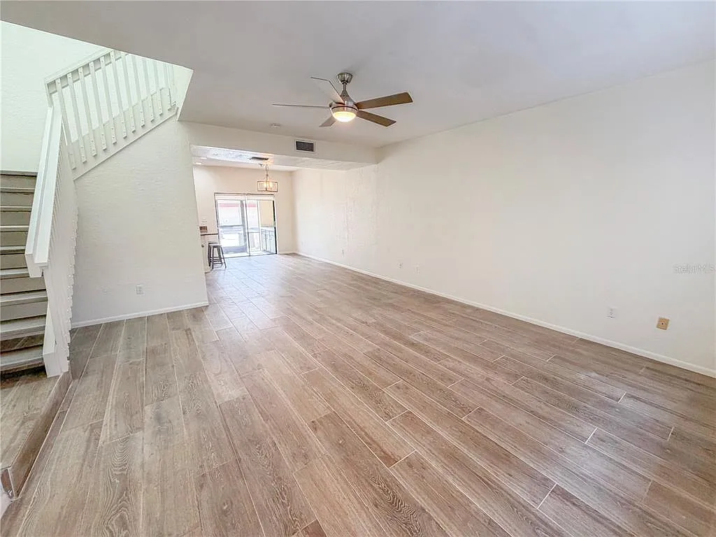 2 bed, 2.5 bath, 1349 sqft, $2,350 — Photo 4