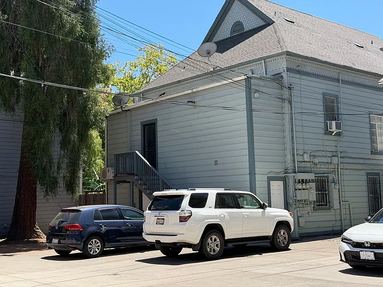 2427 J St — Photo 7