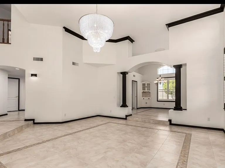 2438 N Forest Cir — Photo 5