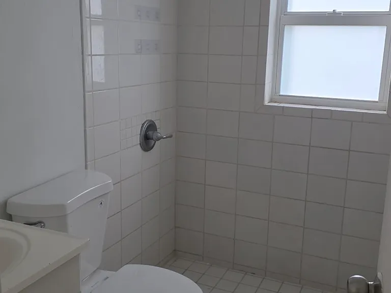 1905 Winkler Ave #3 — Photo 3