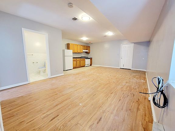 3rd image of 597 Bramhall Ave Floor 1