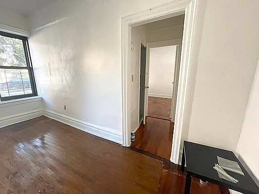 5th image of 874 43rd St APT 1