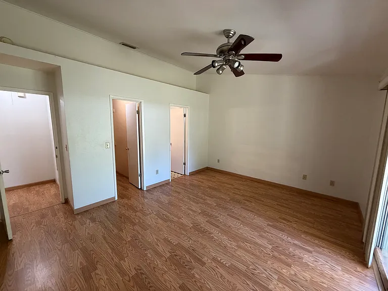 1384 Somerset Dr — Photo 9