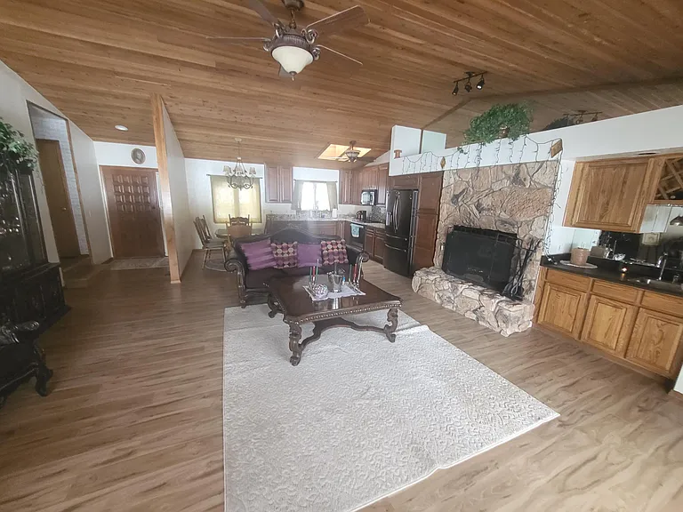 1261 N Edgewood St — Photo 5