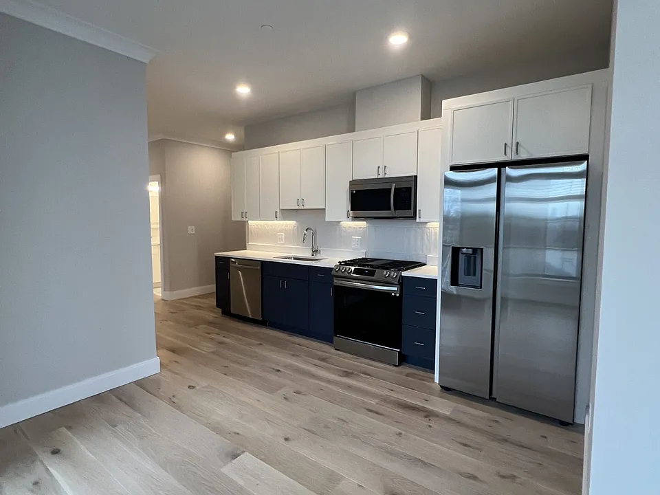 157 Everett St #302