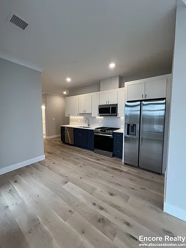 157 Everett St #302 Photo 1