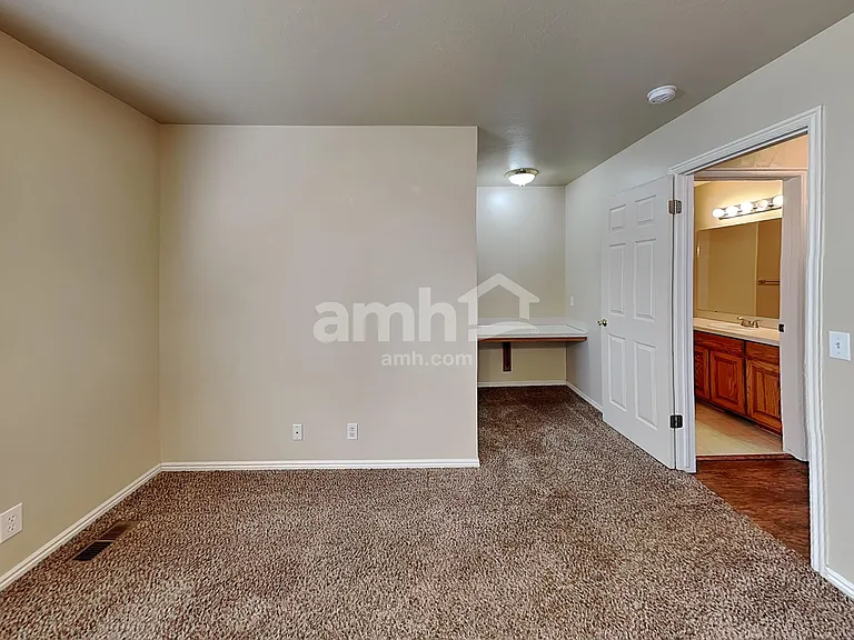 1881 N 660 W — Photo 11