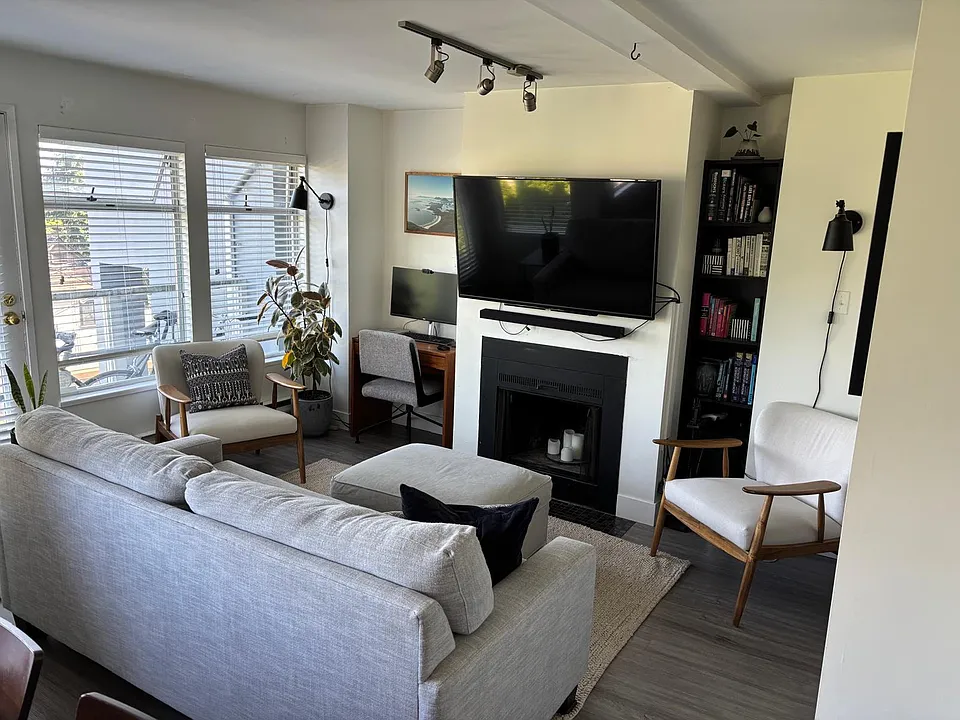 323 W 13th Ave #323