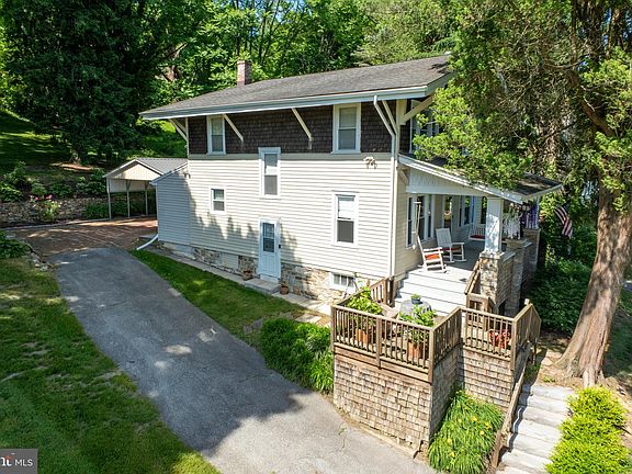 3rd image of 527 Cedar St