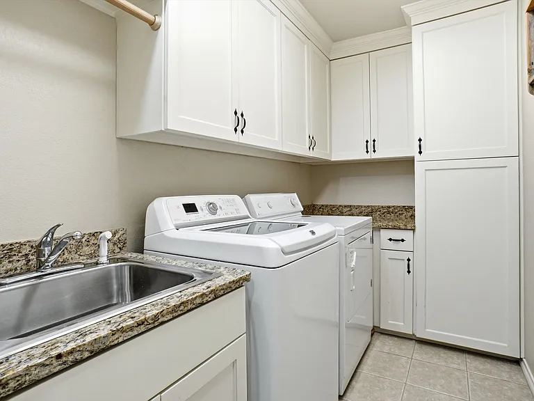 2412 Emerald Cir — Photo 19