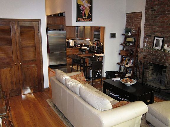 3rd image of 121 W 92nd St APT 2