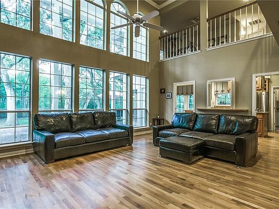 4th image of 1727 Valley View Dr