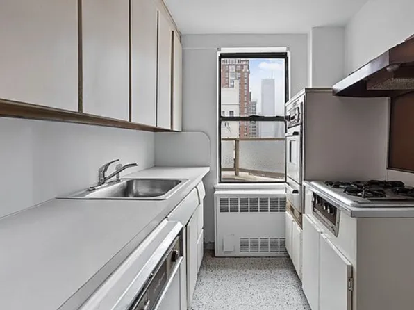 167 East 67th Street image 8 of 33