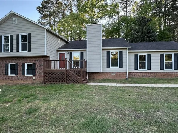 300 Timber Laurel Ln, Lawrenceville, GA 30043