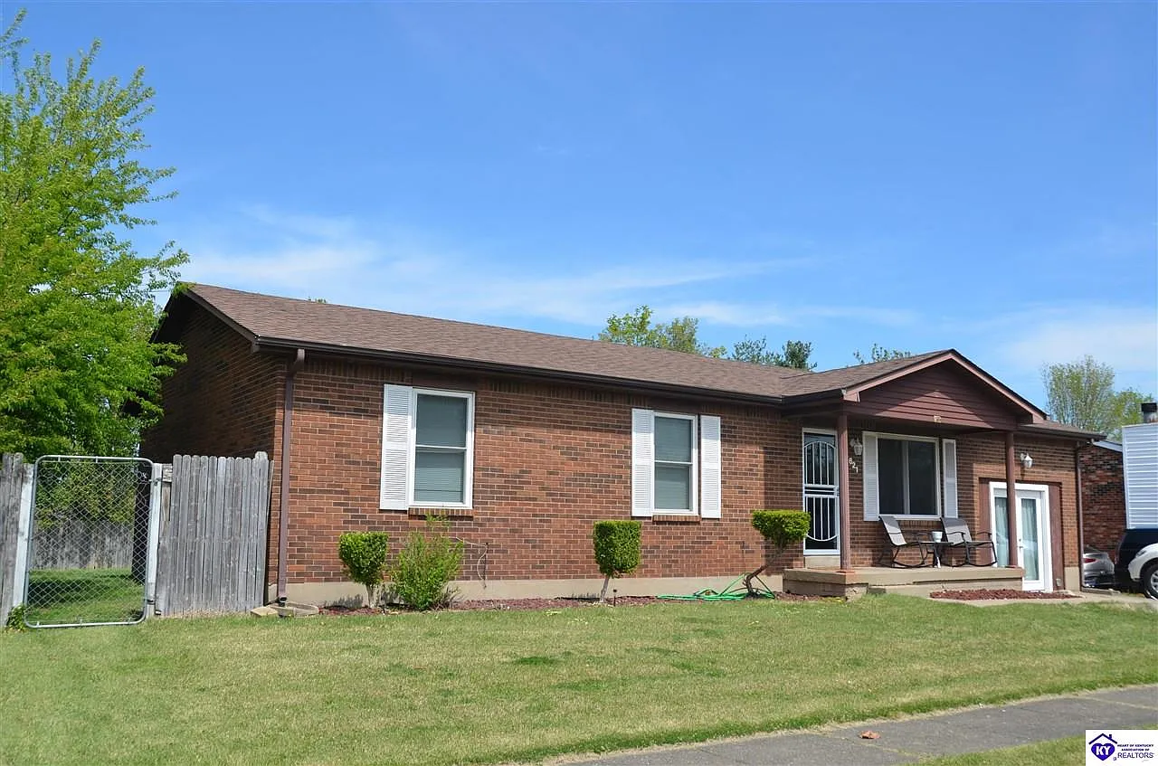 621 Independence Dr photo 1