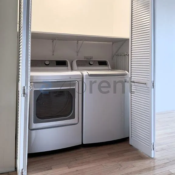 500 Molino St #208 — Photo 11