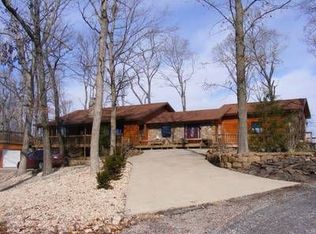 65 Skyview Ln, Holiday Island, AR 72631