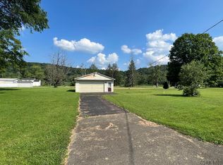 137 4th St, Confluence, PA 15424