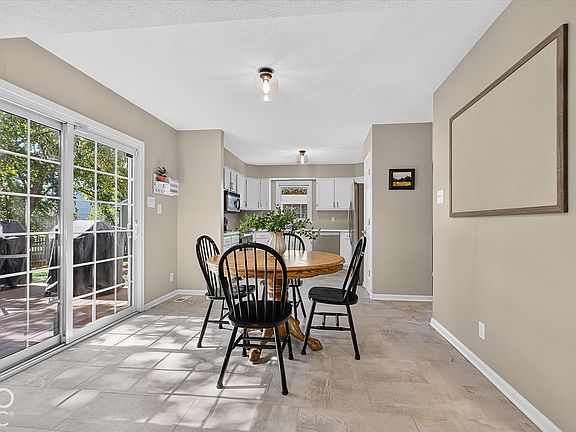 5th image of 7599 Meadow Ridge Dr