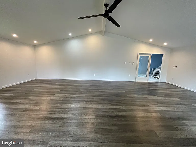 802 Salem Ct — Photo 8