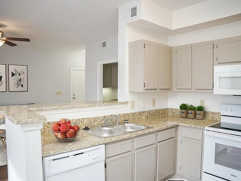 South Bluffs Apartments — Photo 51