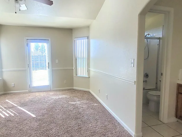 6355 N Babigian Ave — Photo 13