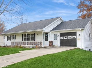 415 E 8th St, Pella, IA 50219