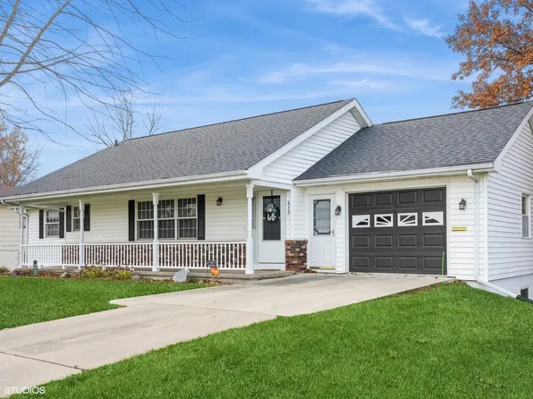 415 E 8th St, Pella, IA 50219