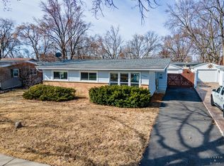 3805 Bluebird Ln, Rolling Meadows, IL 60008