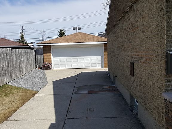 2nd image of 281 Nokomis Pkwy