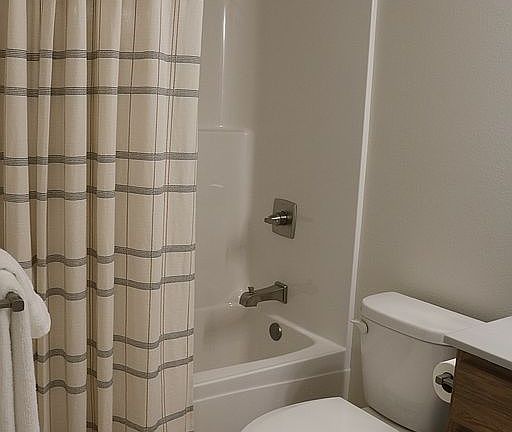 5th image of 1770 Seymour Ave