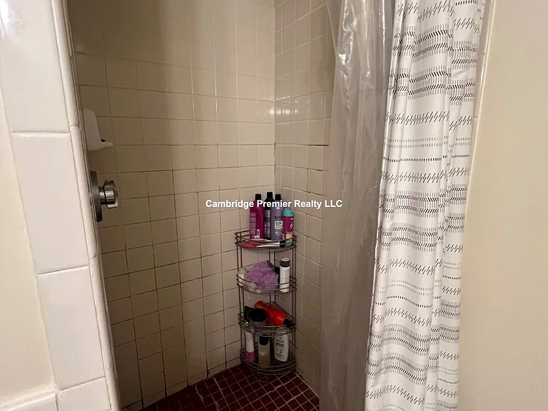 34 Chatham St #B — Photo 6