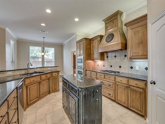4th image of 8300 Forest Glenn