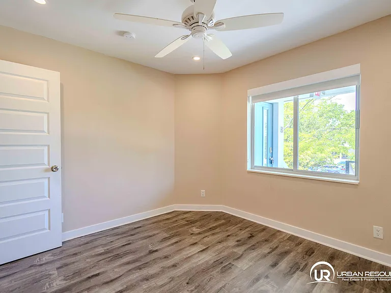 2400 NE 26th St #8 — Photo 11